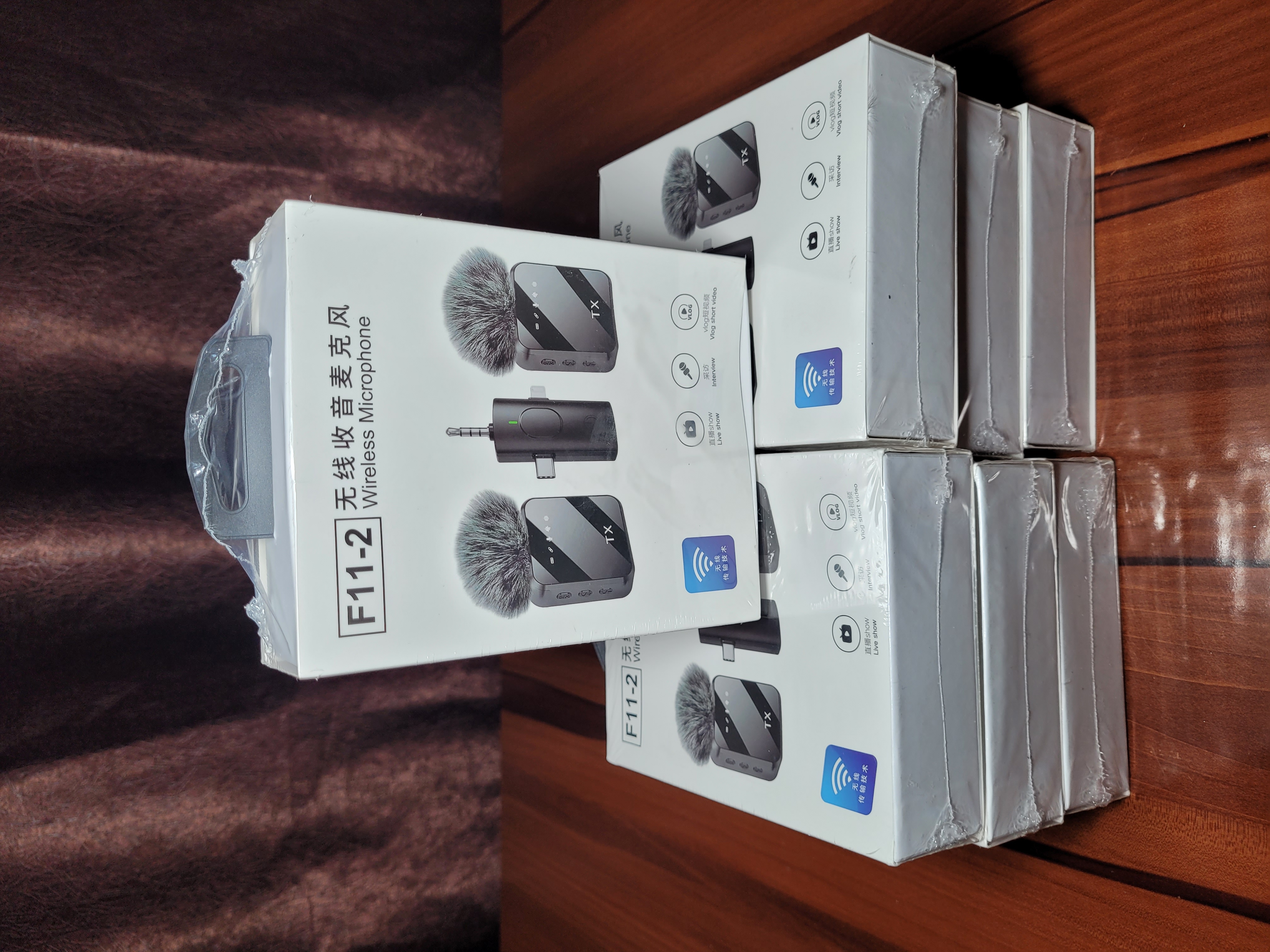 F111 Wireless Lavalier Microphone for Android & iPhone | Dual Channel | Live Streaming | Recording Mic